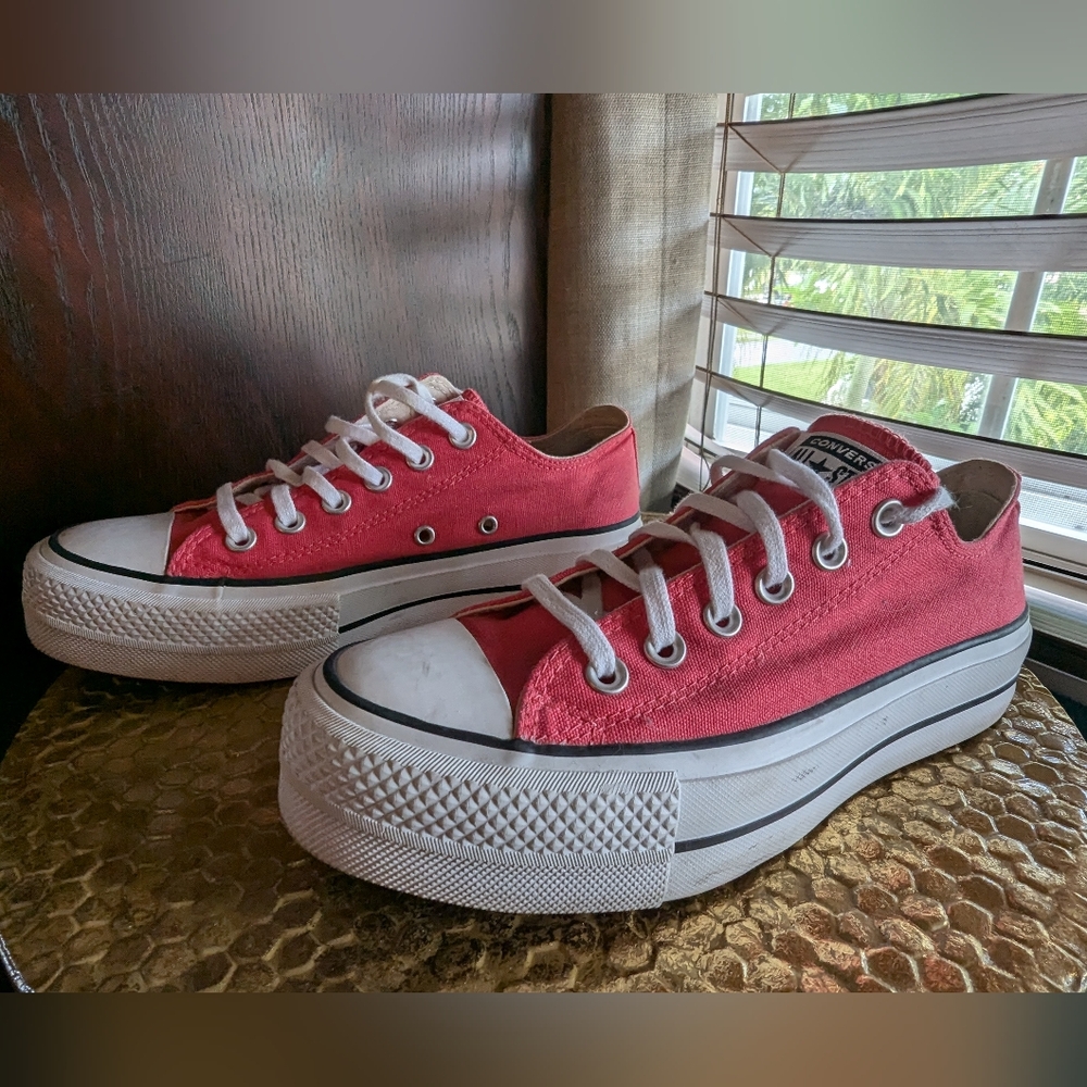 Red Converse Chuck Taylor All Star Lift Platform